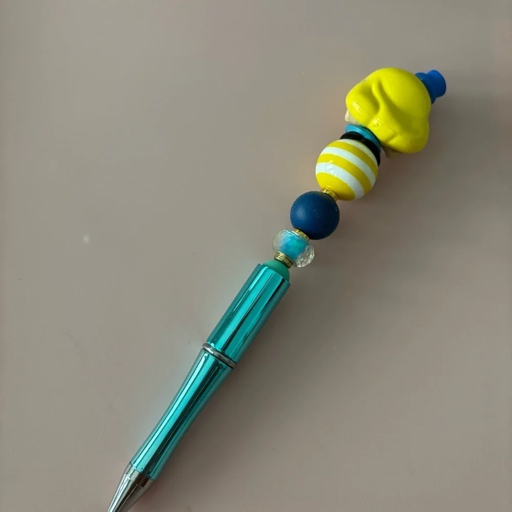 Disney Doorables: Alice in Wonderland: Alice with hat handmade beaded pen